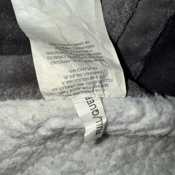 UGG Full/Queen 88x86 Sherpa Fleece Blanket Grey White NEEDS CLEANING - Picture 3 of 6